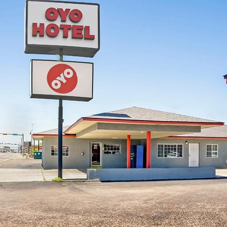 Oyo Hotel Килийн Екстериор снимка