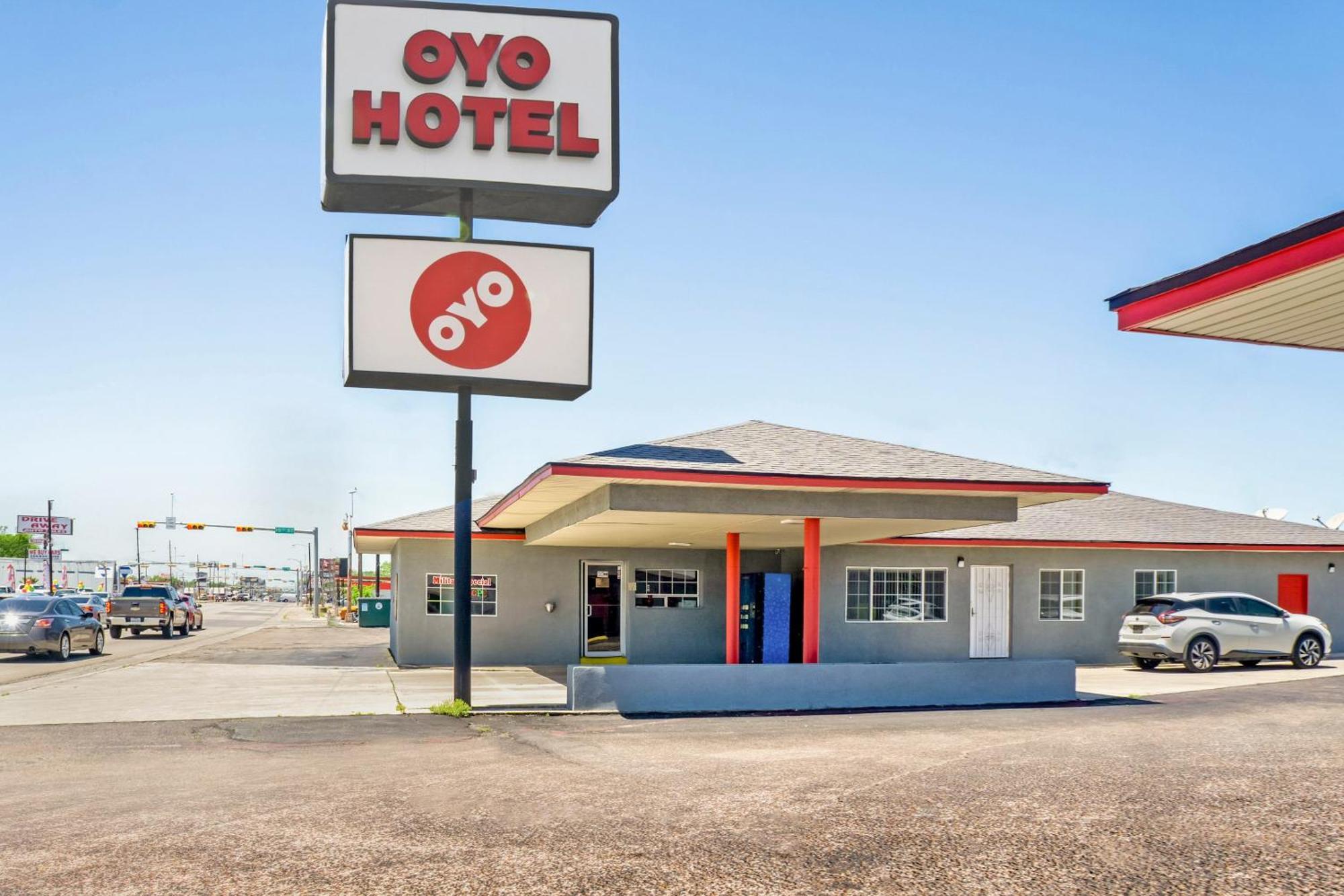 Oyo Hotel Килийн Екстериор снимка